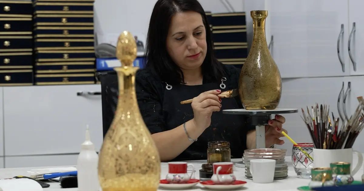 Bursa'da geleneksel cam süsleme atölyesi ile el sanatlarının inceliklerini keşfedin,