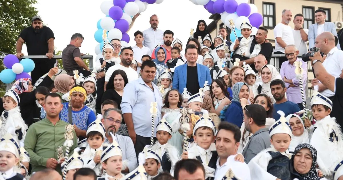 Bursa'da geleneksel sünnet şöleni büyük katılım ve coşku ile gerçekleştirildi.
