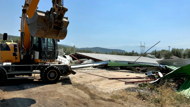 Bursa’da Kaçak Yapı Yıkımı Sürüyor