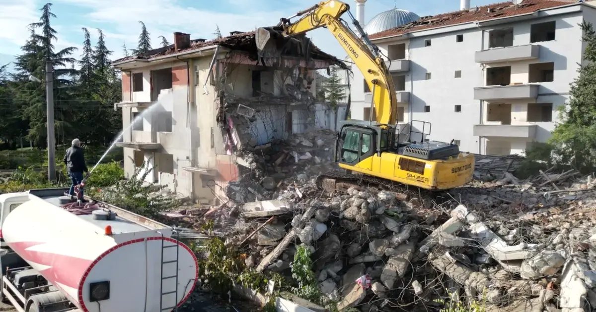 Bursa'da kentsel dönüşüm projeleri ve afet hazırlıkları hakkında detaylı bilgi.