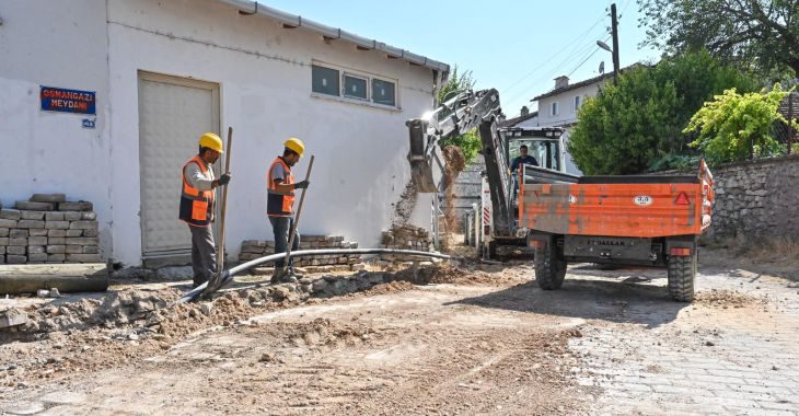 Bursa Büyükşehir Belediyesi, kırsal mahallelerde altyapıyı güçlendirme çalışmaları kapsamında Keles