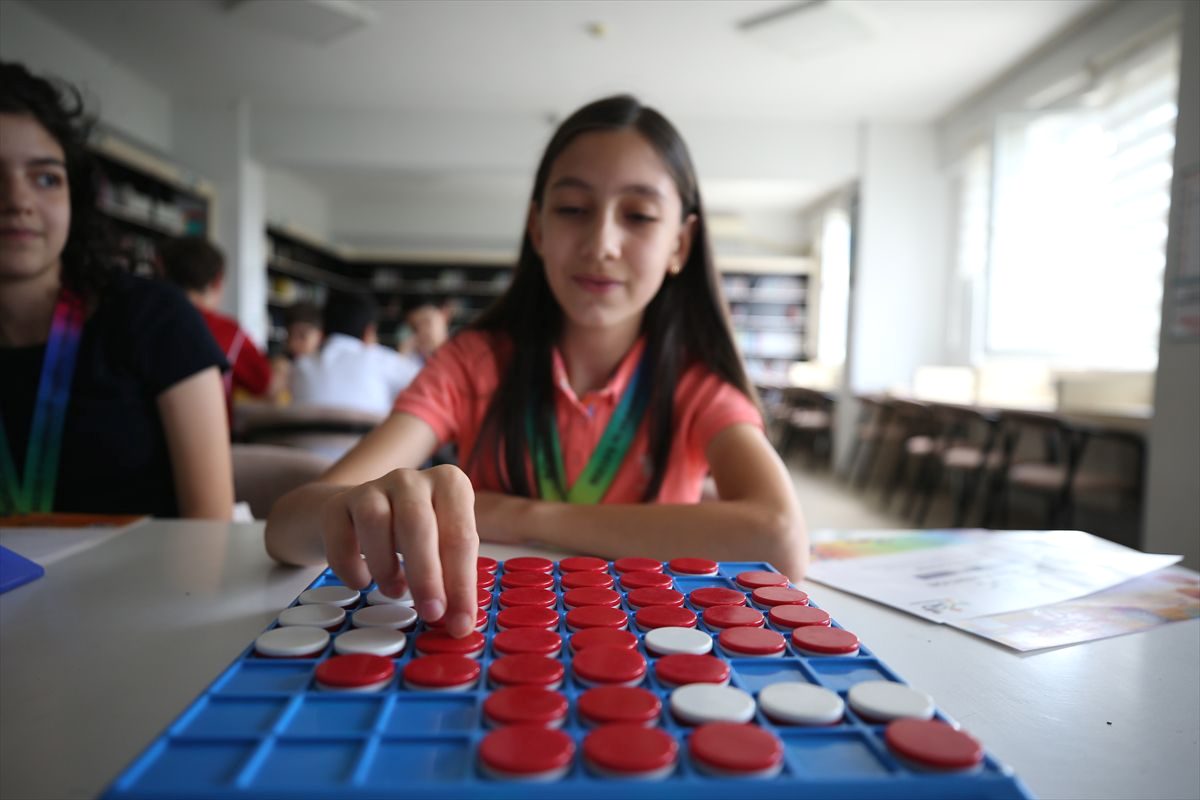 Bursa'da düzenlenen Matematik Olimpiyatları başarısı, öğrencilerin üstün yeteneklerini sergilediği önemli