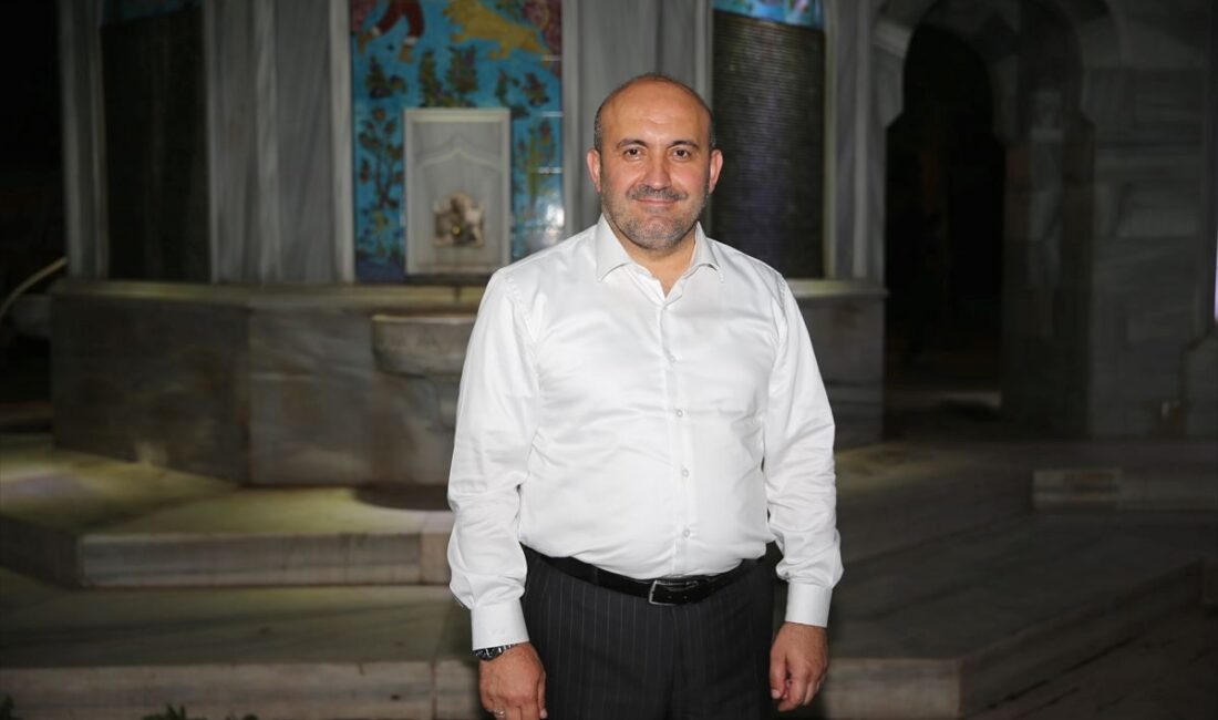 Bursa'da Mevlit Kandili'nde yaşanan dini ve kültürel coşku, geleneksel kutlamalar