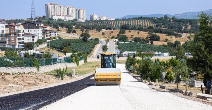 Bursa Büyükşehir Belediyesi, vatandaşların kabristan ziyaretlerini sorunsuz şekilde gerçekleştirmesi amacıyla