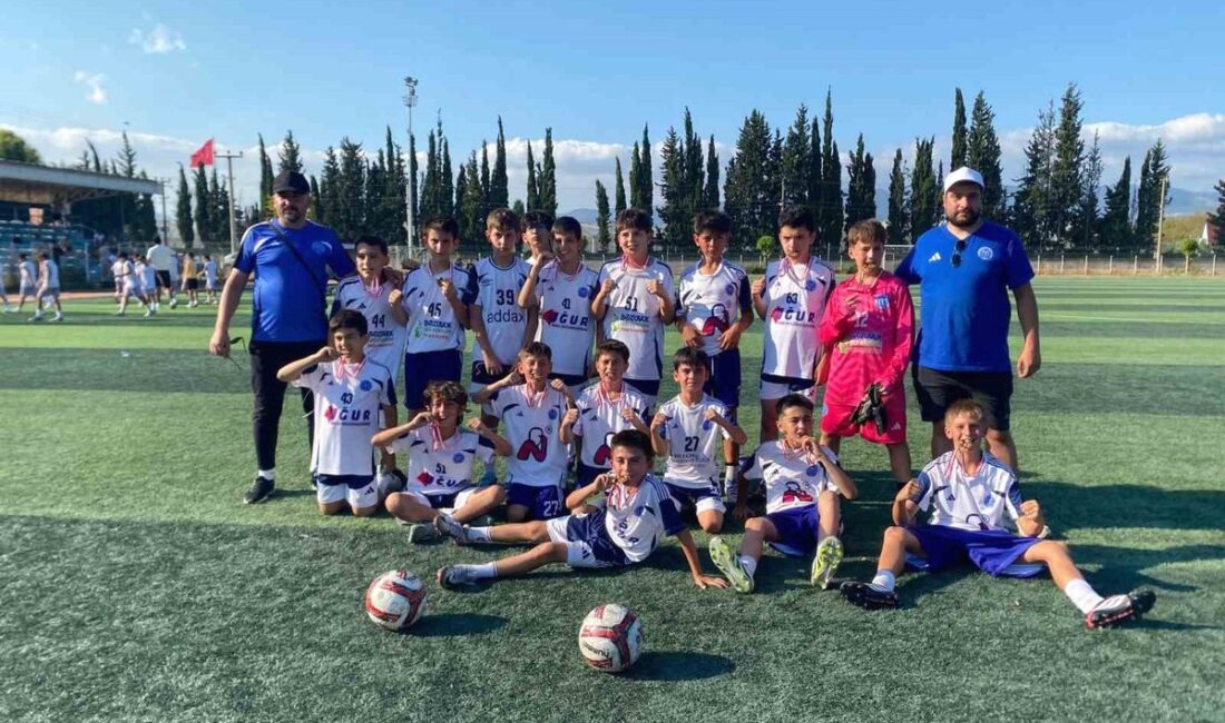 Bursa'da minik futbolcuların başarı hikayeleri ve gelişimleri üzerine detaylı bilgiler,