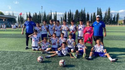 Bursa'da minik futbolcuların başarı hikayeleri ve gelişimleri üzerine detaylı bilgiler,