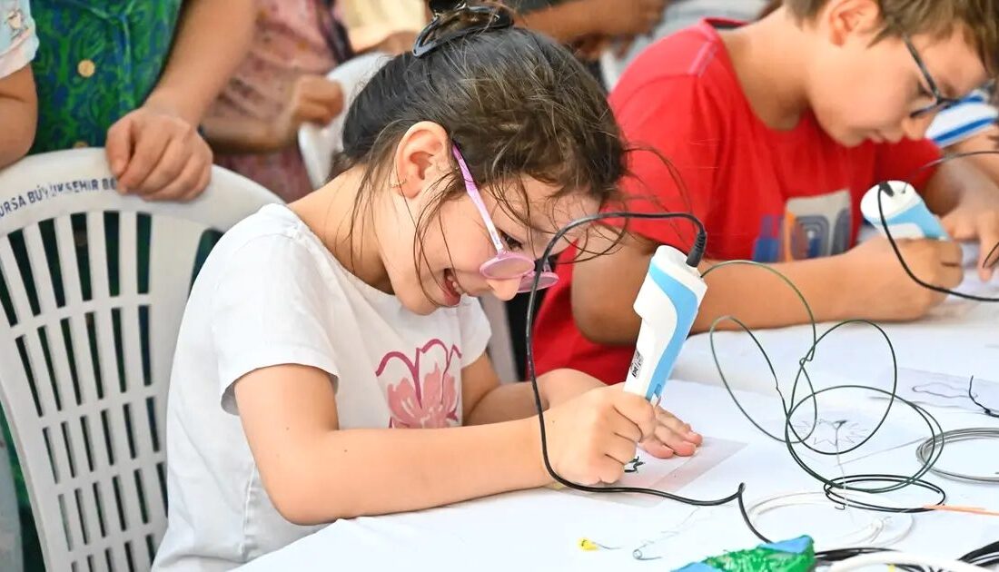 Bursa'da düzenlenen Mobil Bilim Festivali ile bilim ve teknoloji tutkunları