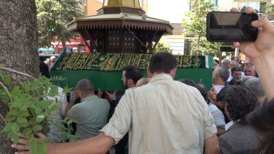 Bursa'da meydana gelen otomobil kazası ve vefat ile ilgili ayrıntılı