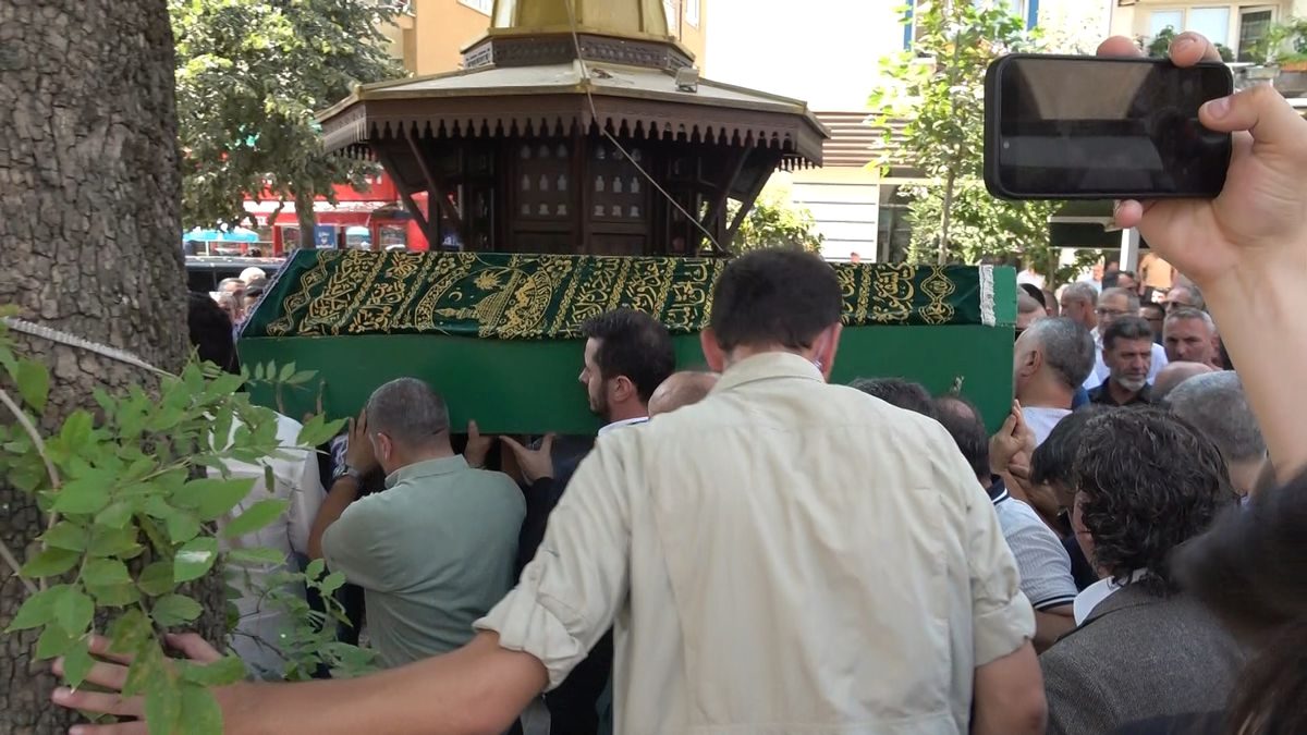 Bursa'da meydana gelen otomobil kazası ve vefat ile ilgili ayrıntılı