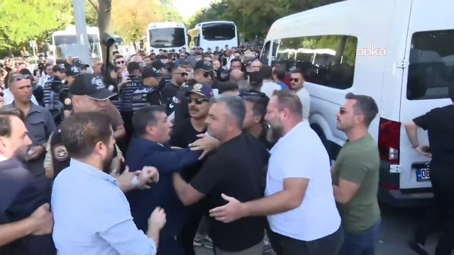 Bursa’da Öz Özlük Hakları Eylemine Polis Müdahalesi