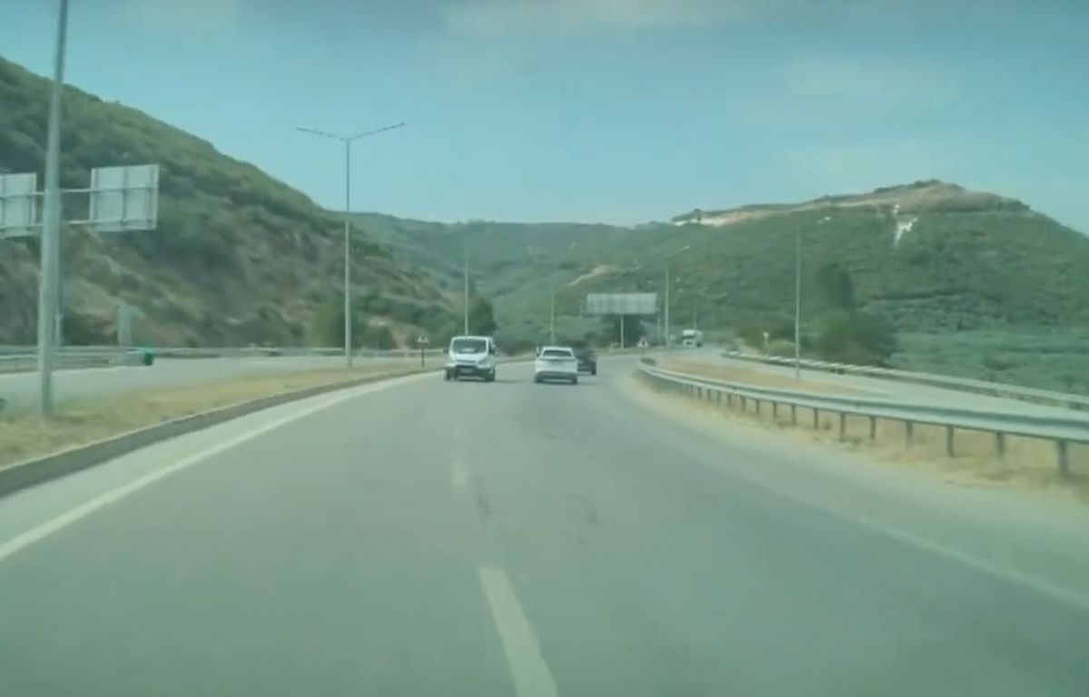 Bursa'da sürücü, ani refleksi sayesinde kazadan kurtularak dikkat çekti. Detaylar
