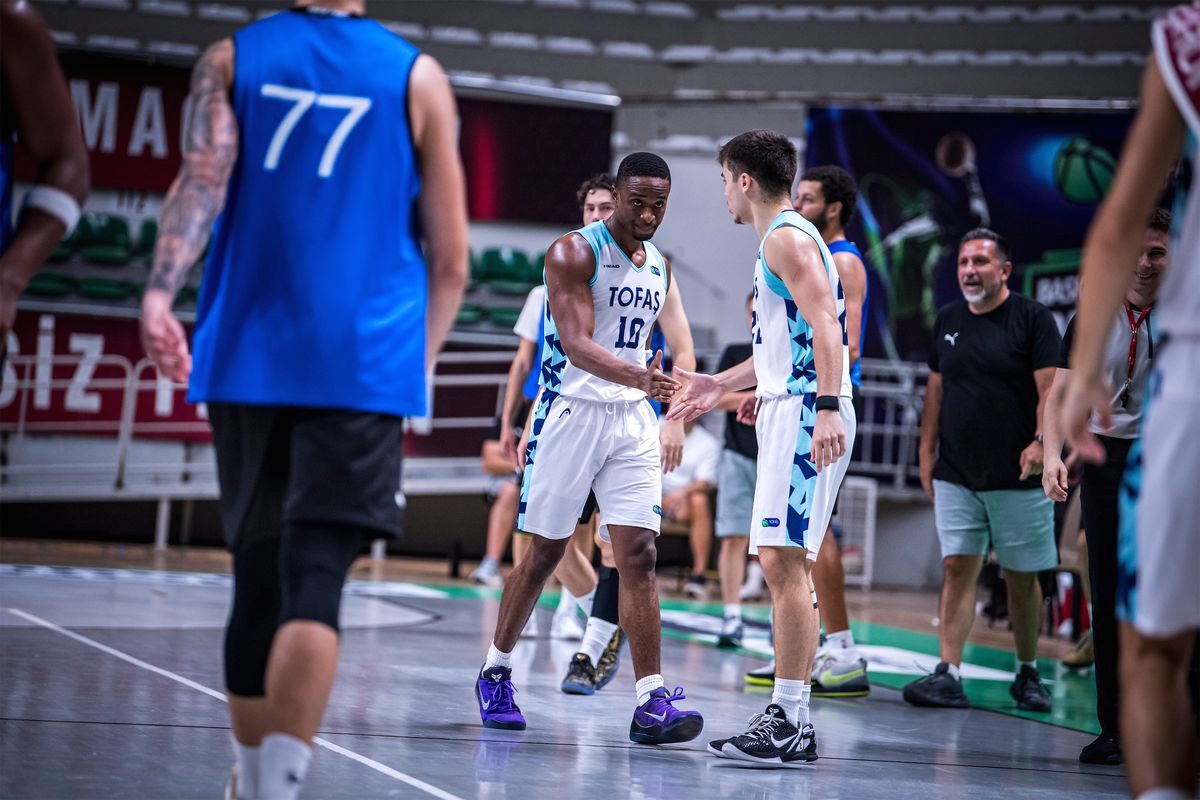 Bursa'da gerçekleşen TOFAŞ Basketbol Maçı zaferiyle gurur duyuyoruz. Takımımızın başarısını