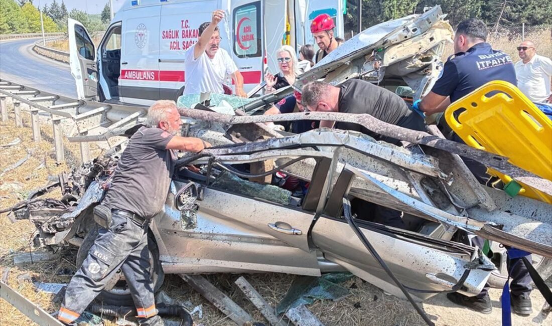 Bursa'da gerçekleşen trafik kazasında sürücü ağır yaralandı. Olay yerine sağlık
