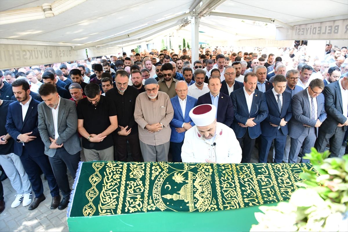 Bursa'da meydana gelen trafik kazasında bir sürücü hayatını kaybetti. Olayla
