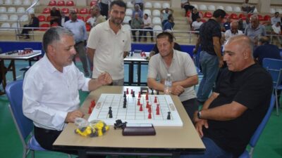 Bursa'da düzenlenen Uluslararası Dama Turnuvası başladı. Turnuvada birçok ülkenin temsilcileri,
