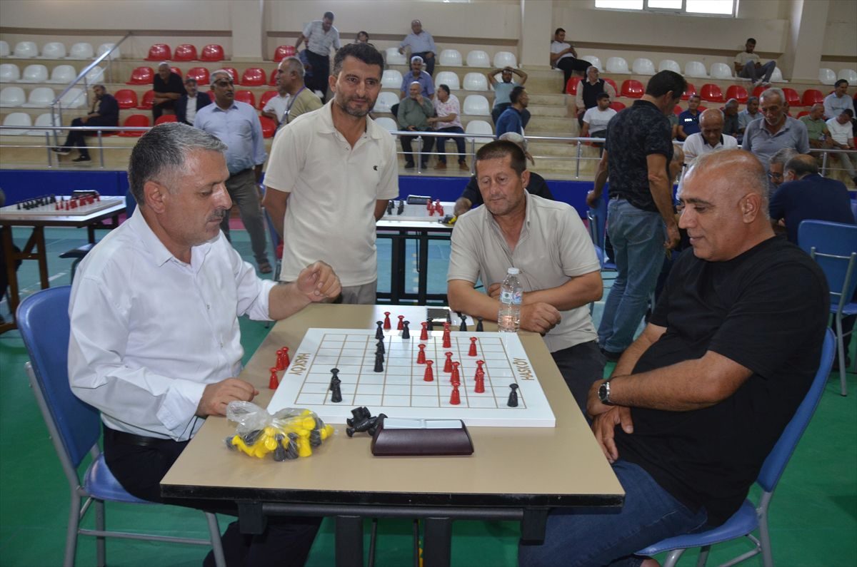 Bursa'da düzenlenen Uluslararası Dama Turnuvası başladı. Turnuvada birçok ülkenin temsilcileri,