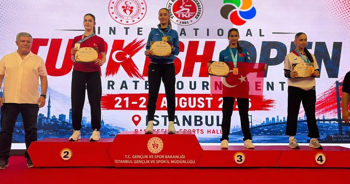 Bursa'da düzenlenen Uluslararası Karate Kupası'nda gururlu zafer elde eden sporcuların