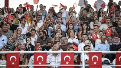 Bursa'dan gerçekleştirilen Öğrenci Töreni, görkemli ve etkileyici detaylarıyla katılımcıları büyüledi.