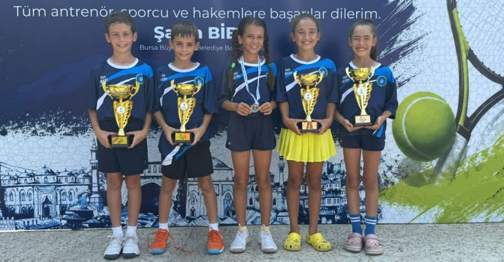 Bursa Büyükşehir Belediyesi’nin ev sahipliğinde Türkiye Tenis Federasyonu tarafından düzenlenen