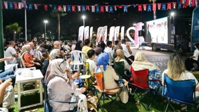 Bursa Büyükşehir Belediyesi tarafından düzenlenen ‘Kültürpark Yeşilçam Sinema Akşamları’, Türk