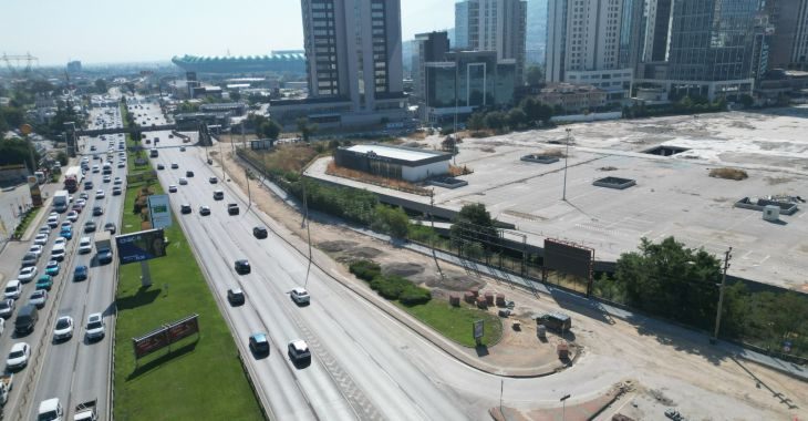 Bursa Büyükşehir Belediyesi, Nilüfer ilçesi Liman Caddesi’nde yağmur suyu ve