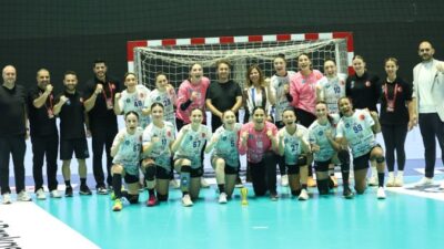 Kadınlar Hentbol Süper Ligi'nde mücadele eden Bursa Büyükşehir Belediyespor, Ankara’da