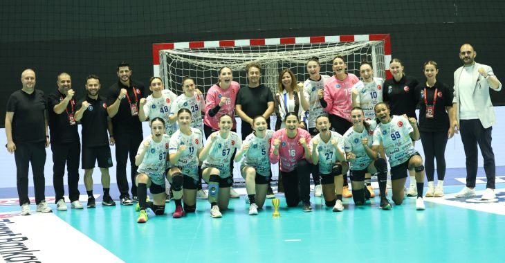 Kadınlar Hentbol Süper Ligi'nde mücadele eden Bursa Büyükşehir Belediyespor, Ankara’da