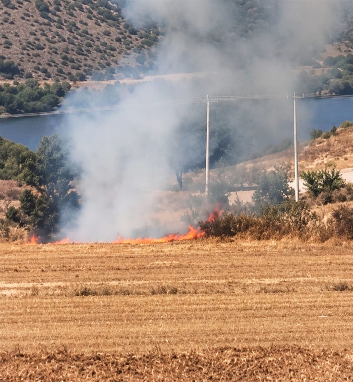 İnegöl'de arazide çıkan yangınla ilgili şüpheli yakalandı. Güvenlik güçlerinin başarılı
