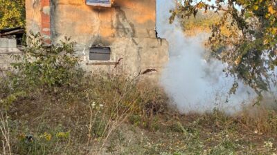 İnegöl'de bağ evi ve tarım aletlerinin çıkan yangını, detaylar ve
