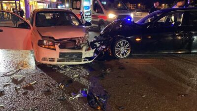 İnegöl'de meydana gelen trafik kazasında 2 kişi yaralandı. Olayla ilgili