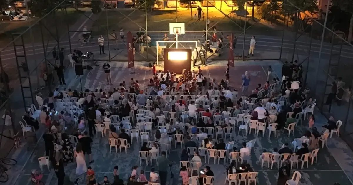 İnegöl’de geleneksel gölge oyunu sahnesinin detayları ve tarihi önemi hakkında