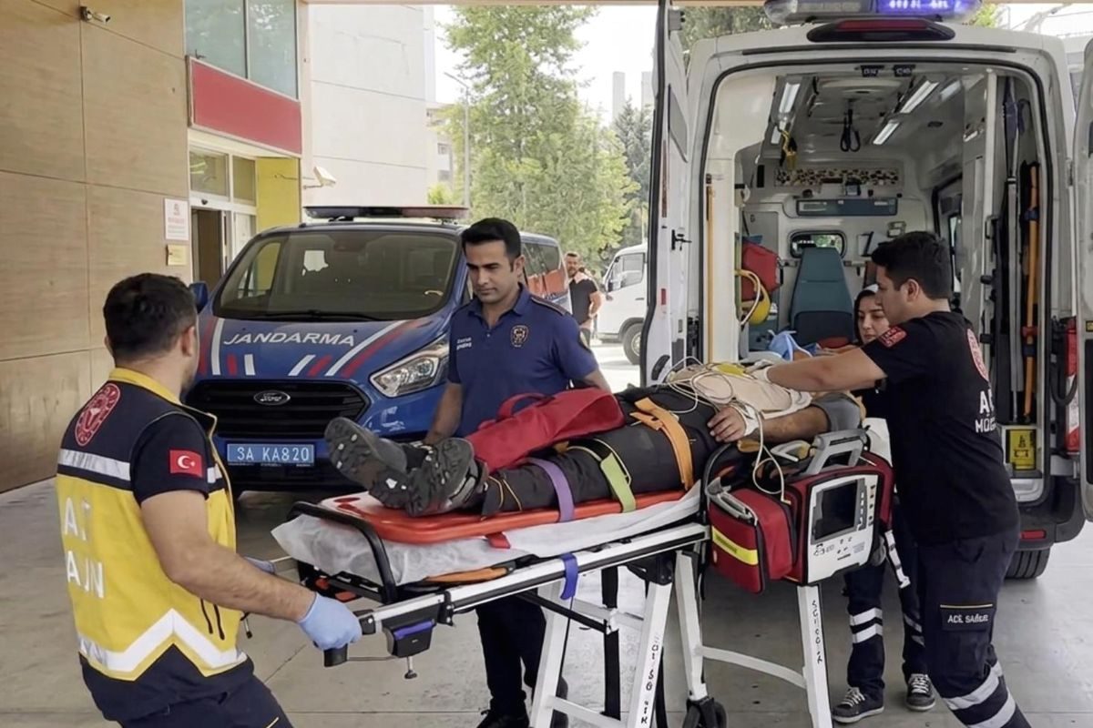 İnegöl'de meydana gelen olayda, kalp krizi sonucu kontrolü kaybolan kamyonet,