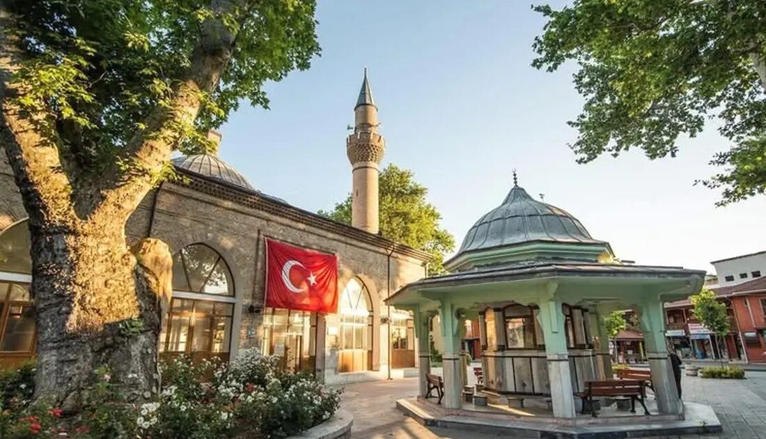 İnegöl'de Mevlid Kandili coşkusunu paylaşıyoruz. Bu anlamlı geceyi ibadet ve