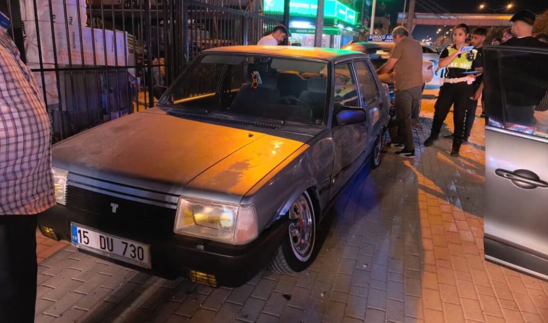 İnegöl'de otomobilin kaldırıma çarpmasıyla ilgili gelişmeleri ve detayları tarafımıza iletsiniz.