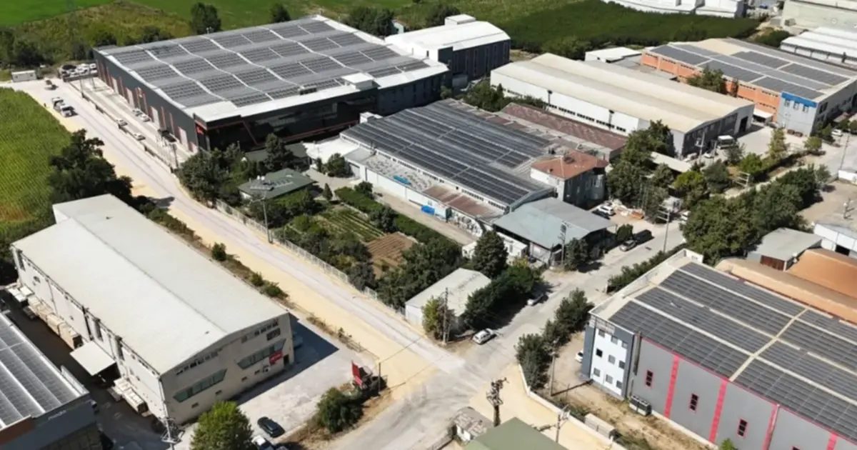 İnegöl'de ulaşım altyapısını güçlendiren yeni sathi kaplama projeleriyle ulaşım güvenliği