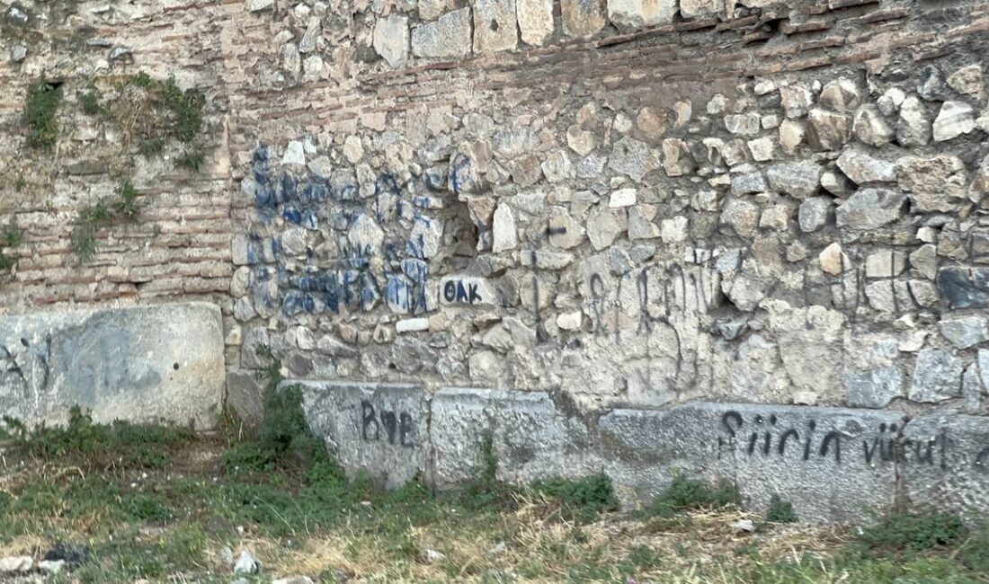 İznik surlarına sprey boya ile yazılar yapmanın sanat ve tarihi