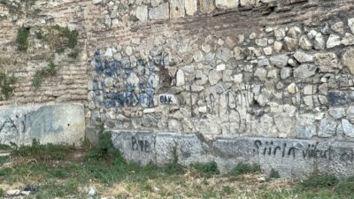 İznik surlarına sprey boya ile yazılar yapmanın sanat ve tarihi