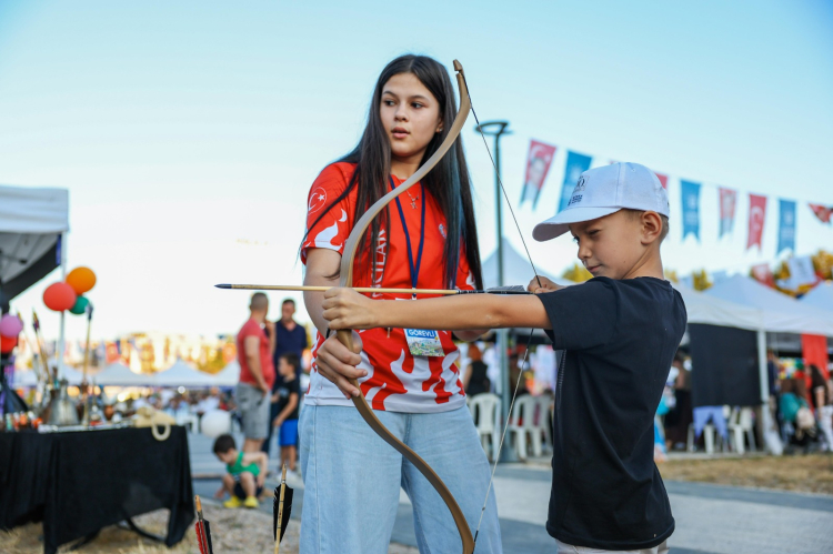 Mustafakemalpaşa'da renkli festival şöleni