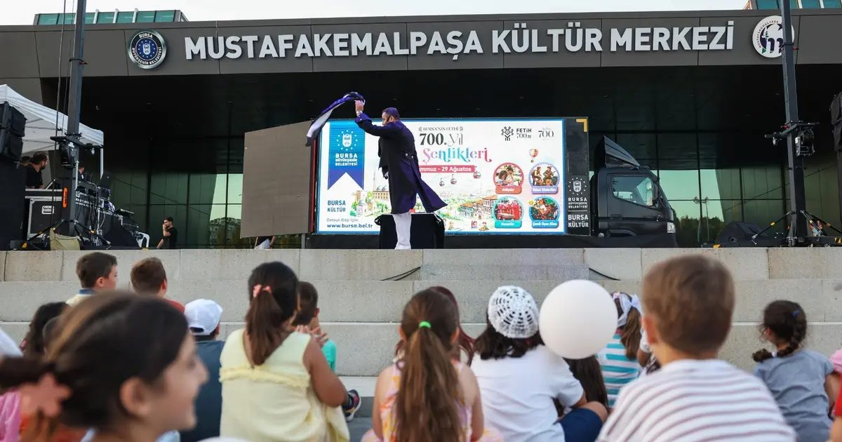 Mustafakemalpaşa'da gerçekleştirilen renkli festival şöleni, kültürel zenginliği ve gelenekleriyle eşsiz