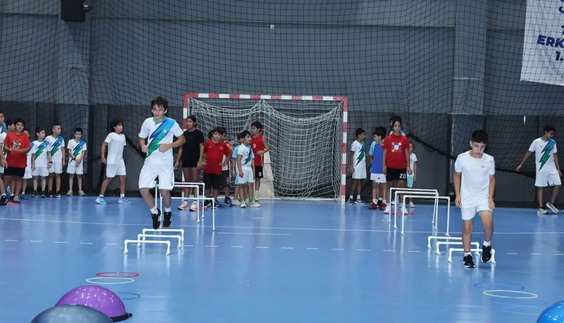 Nilüfer'de hentbol eğitimi veren yeni akademi, genç yetenekleri yetiştirerek sporcuların