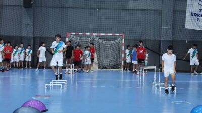 Nilüfer'de hentbol eğitimi veren yeni akademi, genç yetenekleri yetiştirerek sporcuların