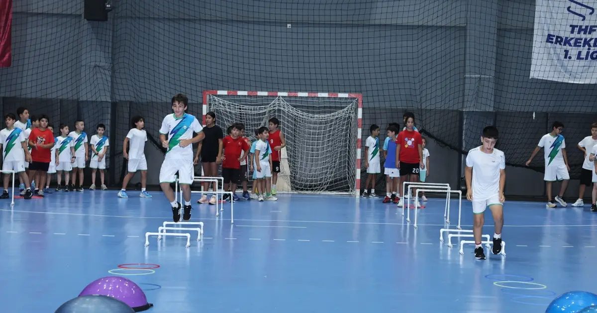 Nilüfer'de hentbol eğitimi veren yeni akademi, genç yetenekleri yetiştirerek sporcuların