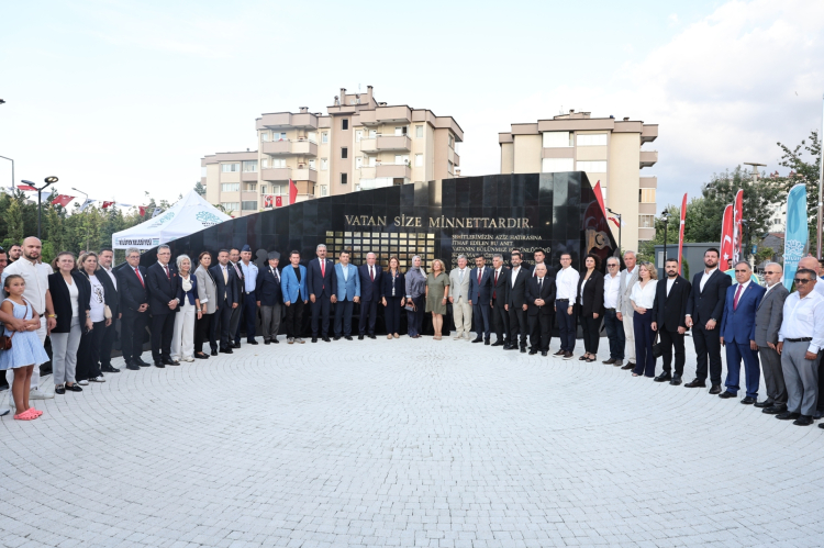 Nilüfer’de Şehitlere Saygı Anıtı Açıldı