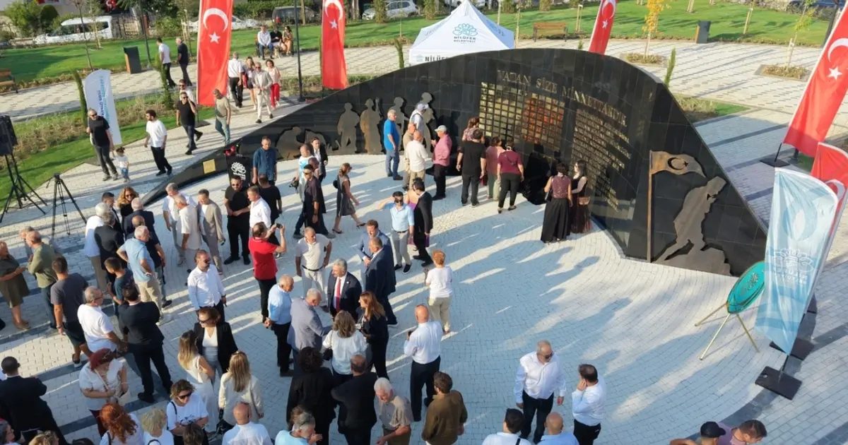 Nilüfer'de şehitlere saygı adına açılan anıt, vatan için canını feda