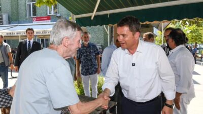 Osmangazi’de vatandaşlar, cami çıkışında düzenlenen buluşmayla bir araya gelerek toplum