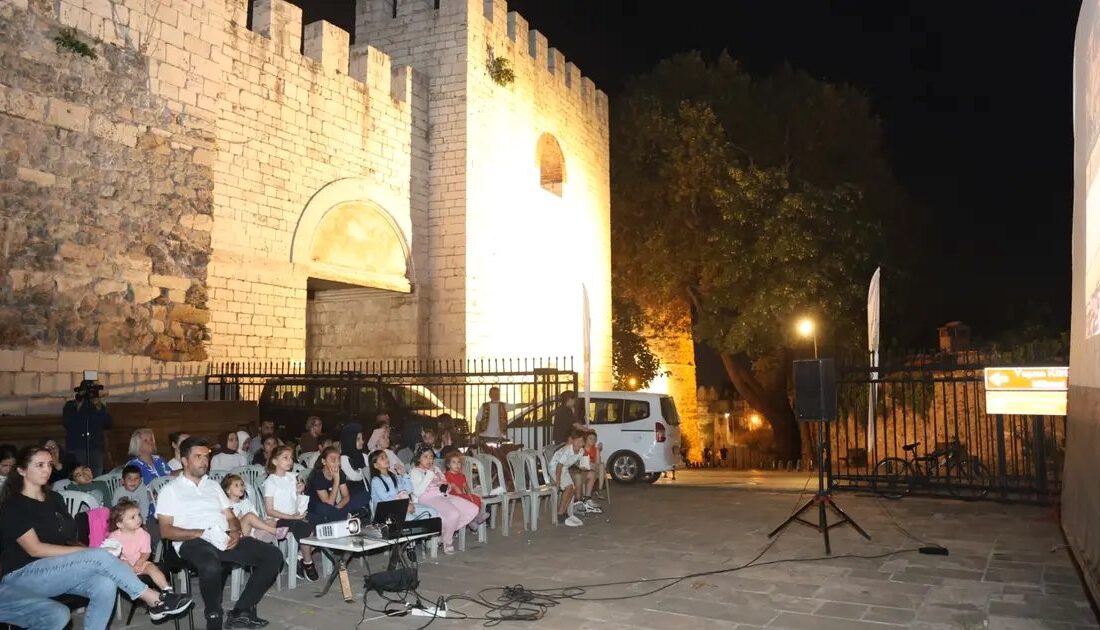 Osmangazi'de yaz film gösterimleri başladı. Yaz aylarında unutulmaz anlar yaşamak