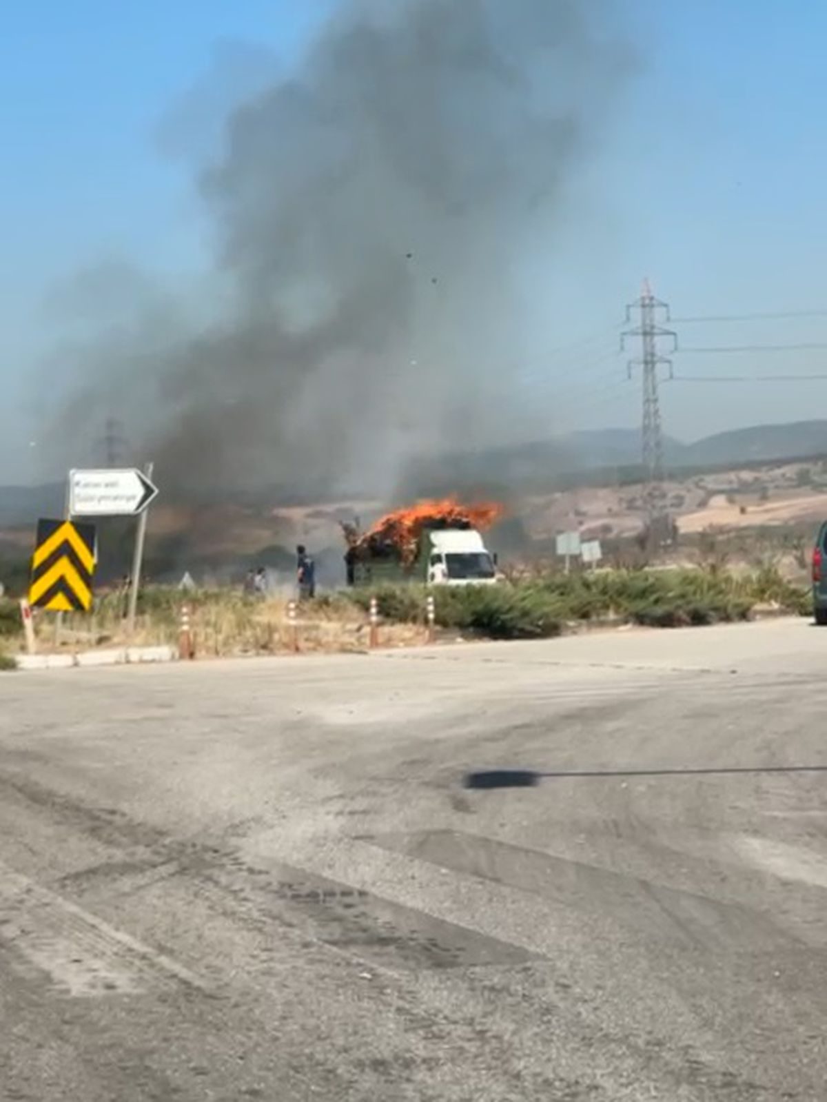 Yenişehir'de balya yüklü kamyonun yangınıyla ilgili detaylı haber ve gelişmeler.