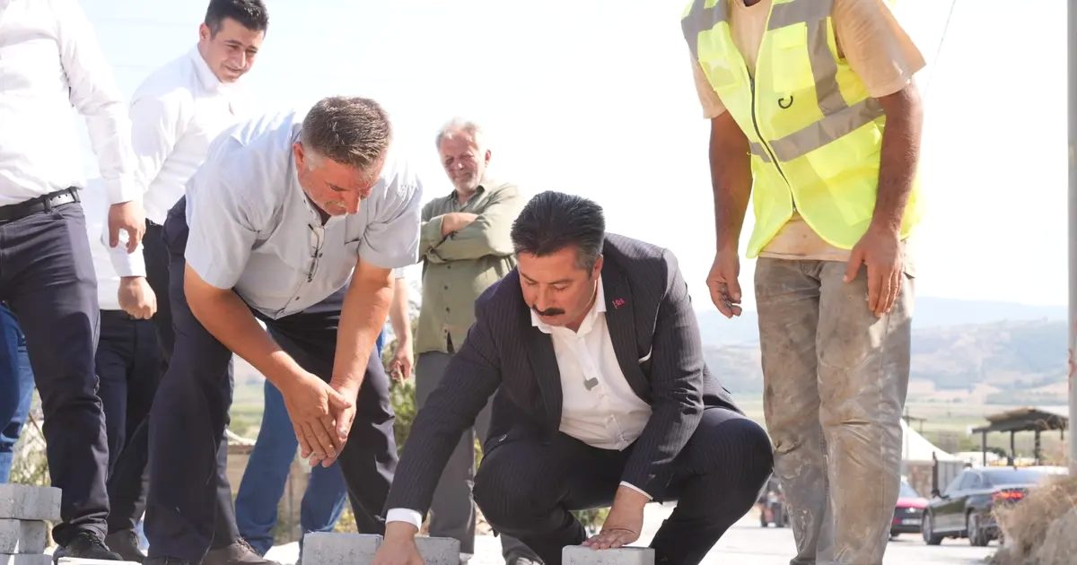 Yenişehir'de devam eden yol yapım çalışmaları hız kazanarak ulaşımı kolaylaştırmayı