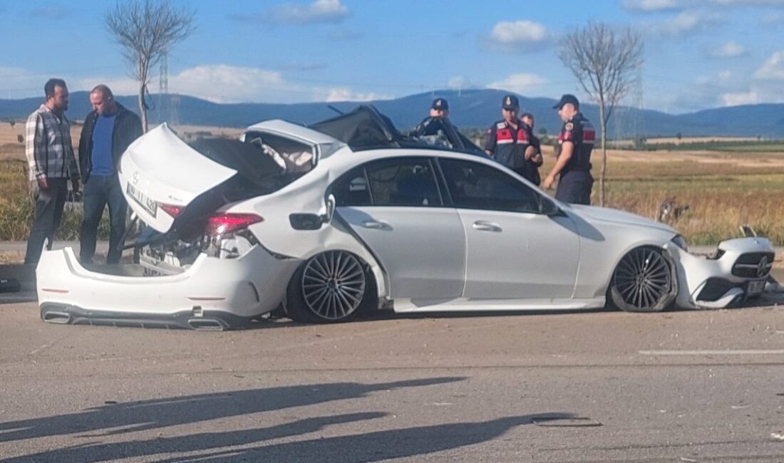 Bandırma'da meydana gelen trafik kazasında hamile anne ve kızını kaybettik.