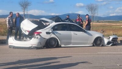 Bandırma'da meydana gelen trafik kazasında hamile anne ve kızını kaybettik.